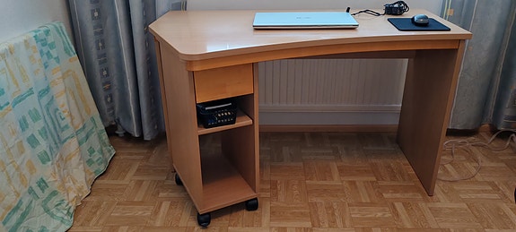 Tietokonepöytä