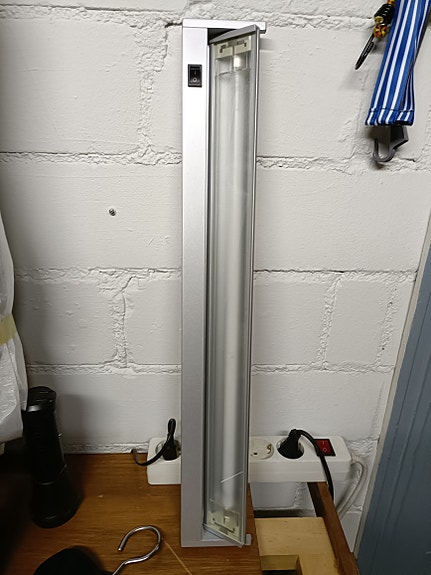 loisteputkivalaisin noin 60 cm