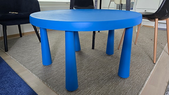 IKEA lasten pyöreä pöytä ja tuoli sininen