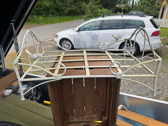 Metallinen sänky