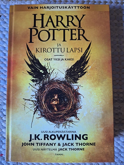 Harry Potter ja kirottu lapsi kirja suomeksi