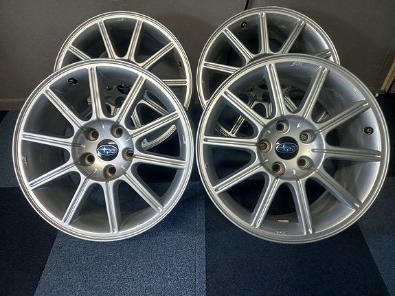 Subaru Impreza Enkei 5x114.3 OEM WRX STi 17" x 8" alumiinivanteet
