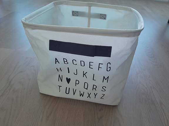 H&M säilytyskori vaatteille tai leluille