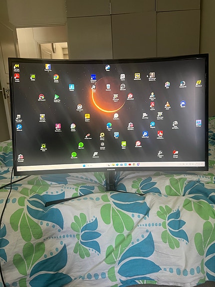 Samsung lc32jg50fquxen  Todella hyvässä kunnossa oleva laadukas pelikäyttö 144hz