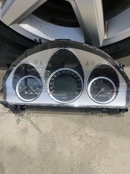 W204 mittaristo