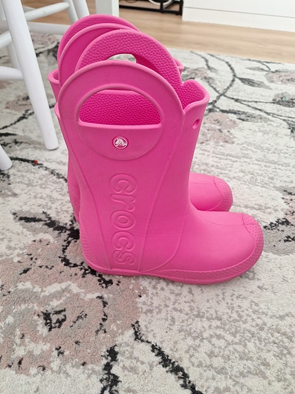 Pinkit Crocsin kumisaappaat J5