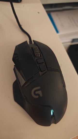 logitech G502 pelihiiri