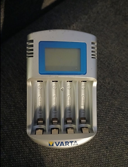 Varta paristolaturi
