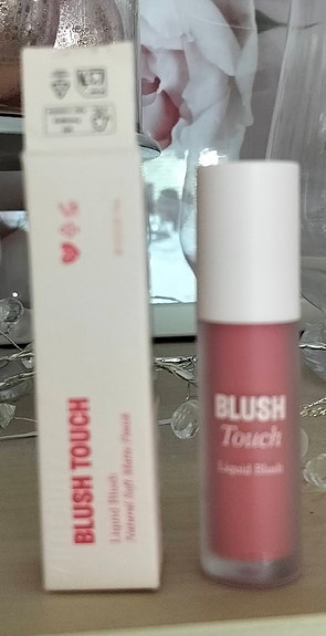 Blush Touch, nestemäinen poskipuna , UUSI