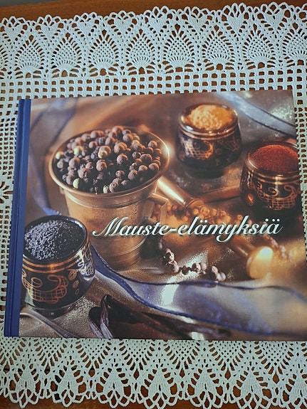 Mauste-elämyksiä keittokirja