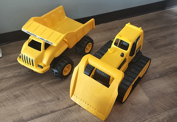 CAT Työkonelelut keltainen leikkikaivuri ja kuorma-auto
