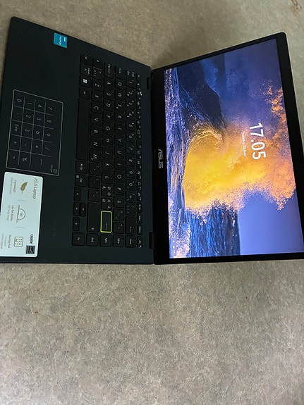 ASUS VivoBook x64