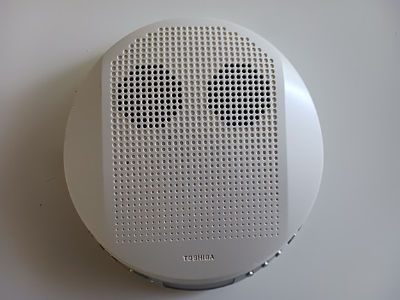 Toshiba TY-P2 kannettava CD/MP3-soitin kaiuttimilla