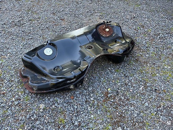 BMW E38 bensatankki.