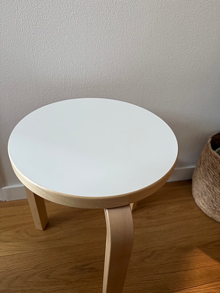 Aalto jakkara 60, valkoinen laminaatti