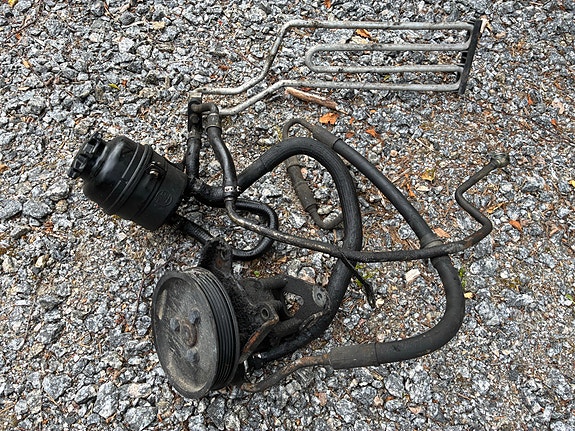 BMW ohjaustehostimen pumppu