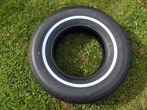 Uudet Nankang 235/75R15 valkosivurenkaat rahteineen