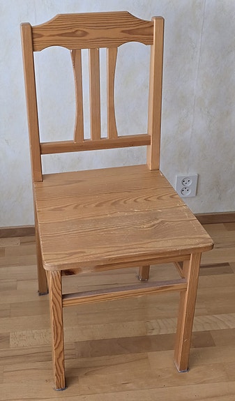 Puinen tuoli