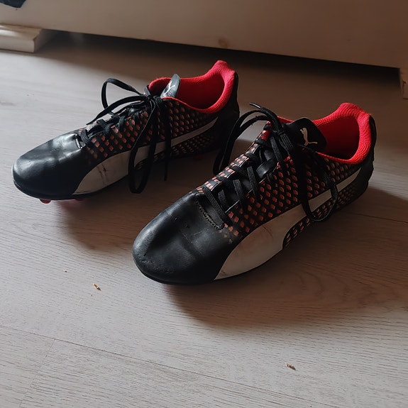 Puma nappulakengät jalkapallokengät