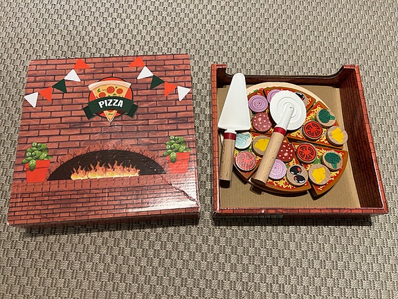 Puinen lelu pizza