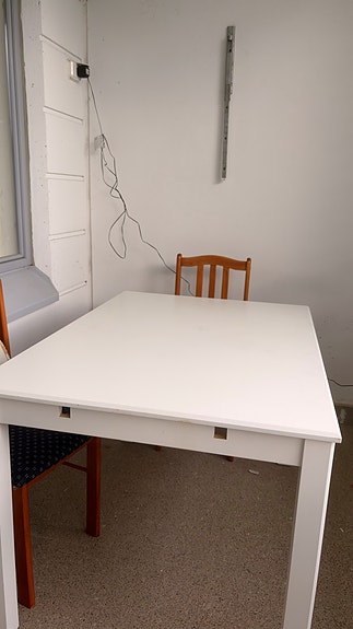 Keittiön pöytä ja tuolit / Kitchen Table and Chairs Set