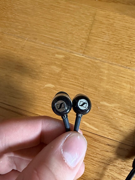 Sennheiser nappikuulokkeet johdolla 3,5 mm liittimellä
