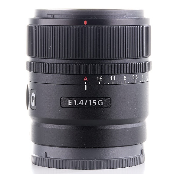 Sony E 15mm f/1.4 G -objektiivi (käytetty)