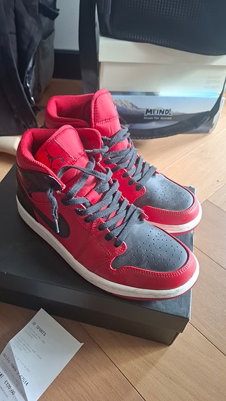 Nike Air Jordan puniaset kengät