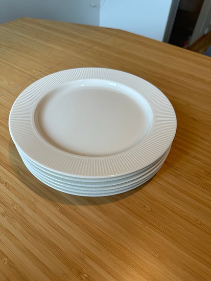 IKEA valkoiset lautaset