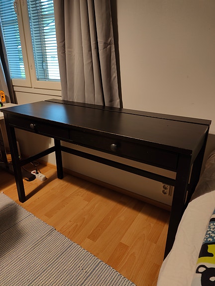 Hemnes työpöytä