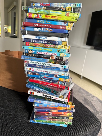 Lasten DVD-elokuvia ja piirrettyjä iso nippu