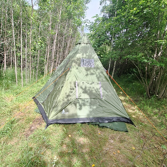 Teltta XPLOR Stuga Tält – 8 hengen teltta + 2 makuupussia