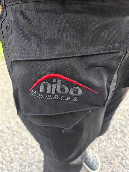Naisten Nibo membra ajovaatteet ja kypärä