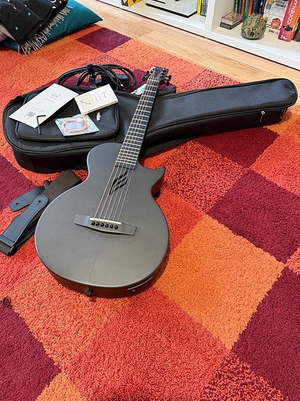Enya Nova Go SP1 Carbon Fibrer Electro Acoustic Travel Guitar (35” 1/2)