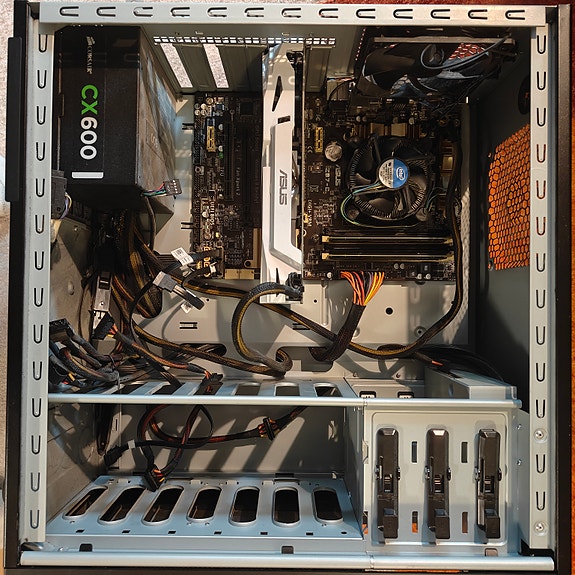 Vanha pelitietokone, GTX1060, 16Gb DDR3, i5-4670K