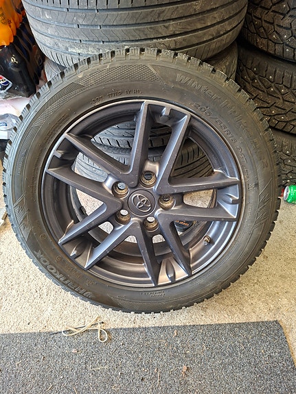 Toyota corolla/auris 16 5x114.3 205/55 16 nastarenkaat