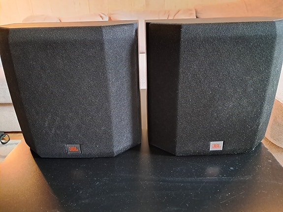 JBL E10 surround‑kaiuttimet