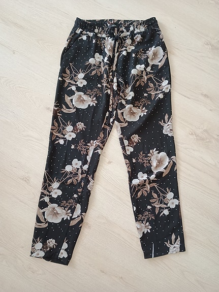 Vero Moda S/M koon naisten vaatteita