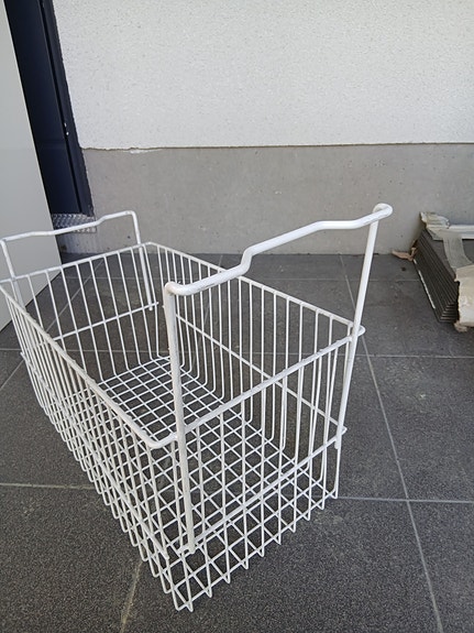 Uusi pyykkikori kaappiin S 54, L 26,5 ja K 24,5