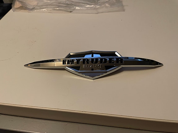 2 kpl Suzuki Intruder tankin merkki / emblemi