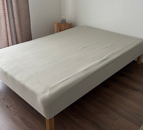 IKEA SNARUM sängyn runko ja runkopatja