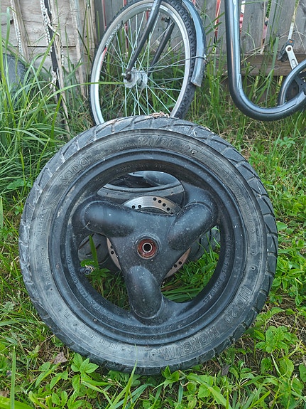 Skootterin Renkaat / Vanteet