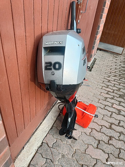 Ostan veneen 20hv perä moottorin eteen