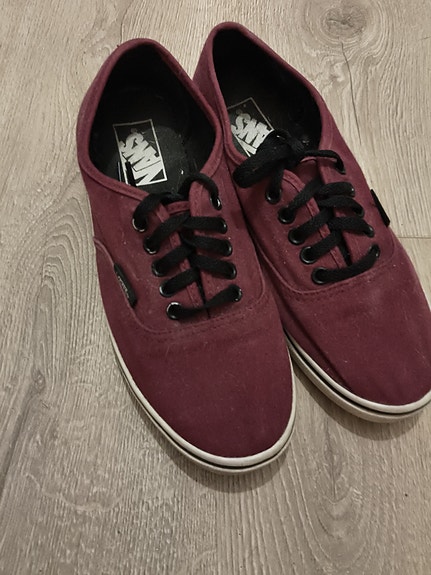 viininpunaiset Vans tennarit