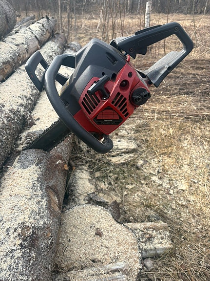Jonsered CS2137 moottorisaha