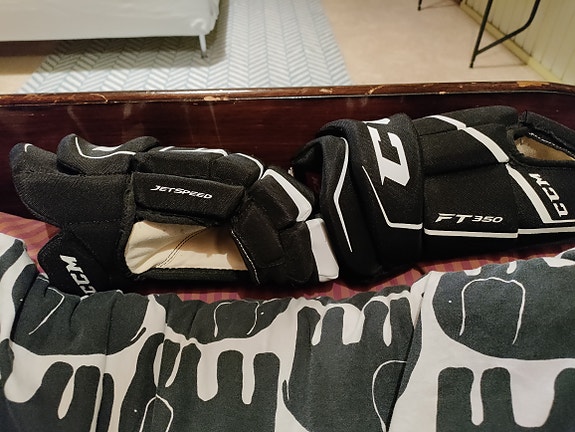 CCM JetSpeed FT350 jääkiekkohanskat musta
