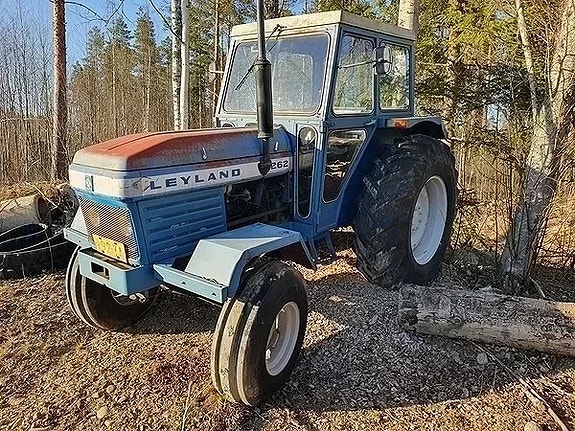 Traktori LEYLAND 262 Soiva peli 89€kk