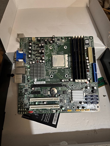 Retro AMD Athlon emolevy ja prosessori