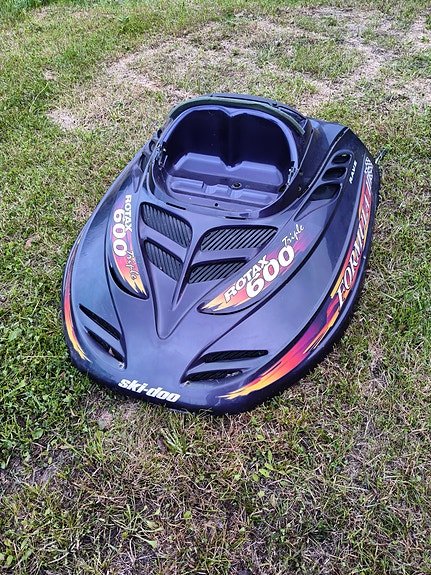 Ski-Doo Formula 600 III kuomu ja mittaristo