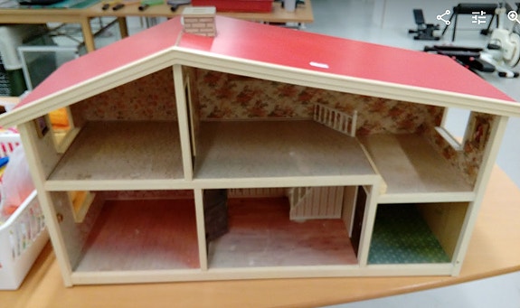 LUNDBY nukkekoti + kuvan tarvikkeet   Käytetty, siisti